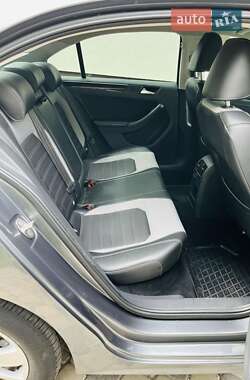 Седан Volkswagen Jetta 2016 в 