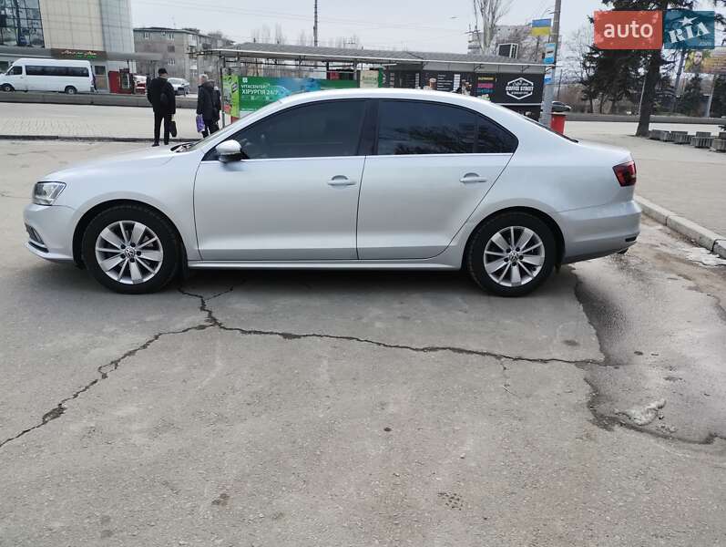 Седан Volkswagen Jetta 2016 в Запоріжжі