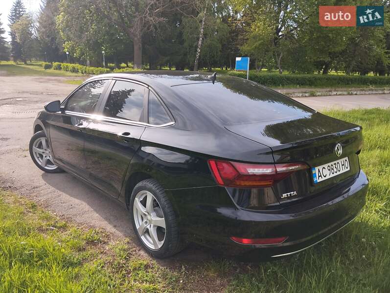 Седан Volkswagen Jetta 2019 в Луцке
