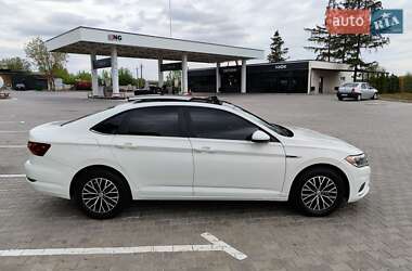 Седан Volkswagen Jetta 2018 в 