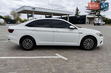 Седан Volkswagen Jetta 2018 в 