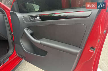 Седан Volkswagen Jetta 2014 в 