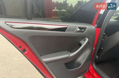 Седан Volkswagen Jetta 2014 в 