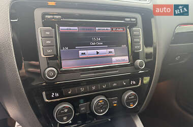 Седан Volkswagen Jetta 2014 в 