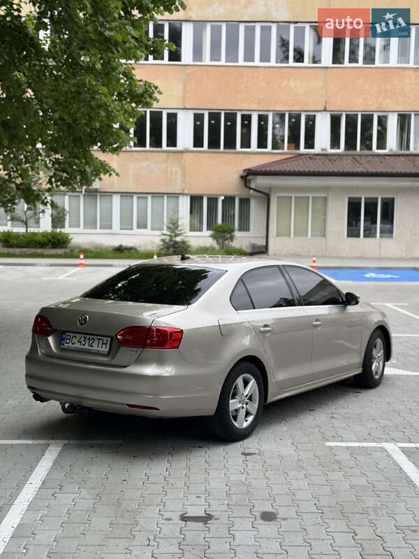 Седан Volkswagen Jetta 2012 в Львове