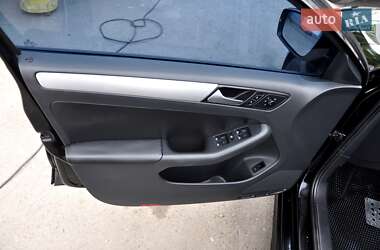Седан Volkswagen Jetta 2012 в 