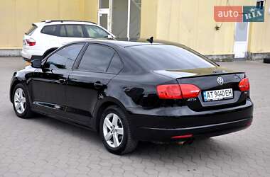 Седан Volkswagen Jetta 2012 в 