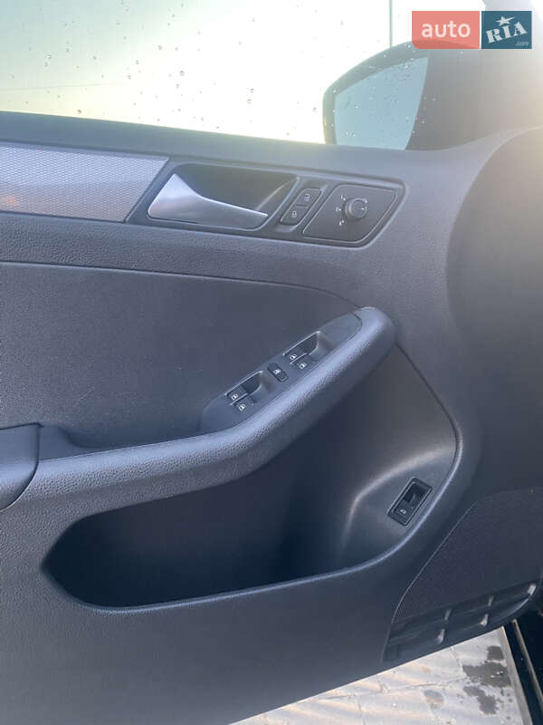 Седан Volkswagen Jetta 2016 в Буську