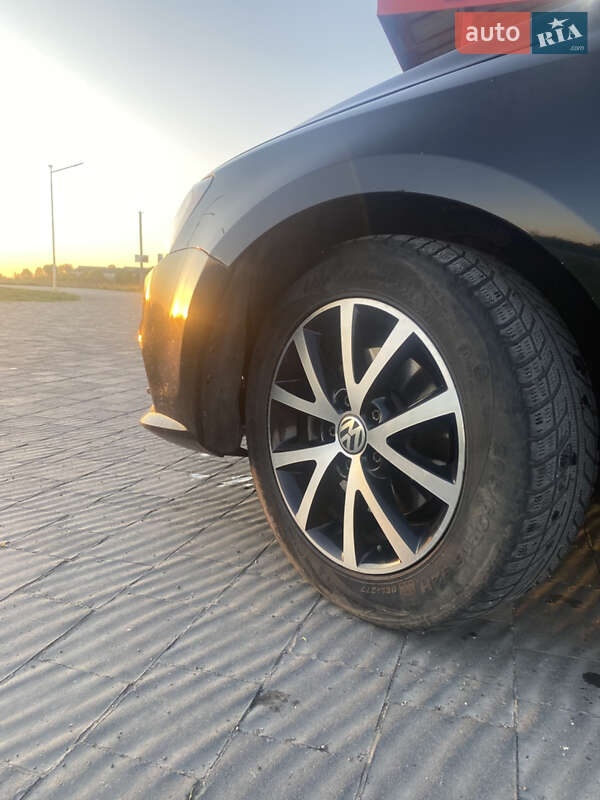 Седан Volkswagen Jetta 2016 в Буську