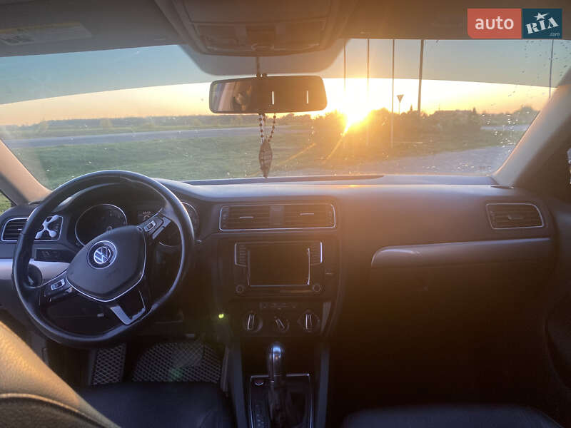 Седан Volkswagen Jetta 2016 в Буську