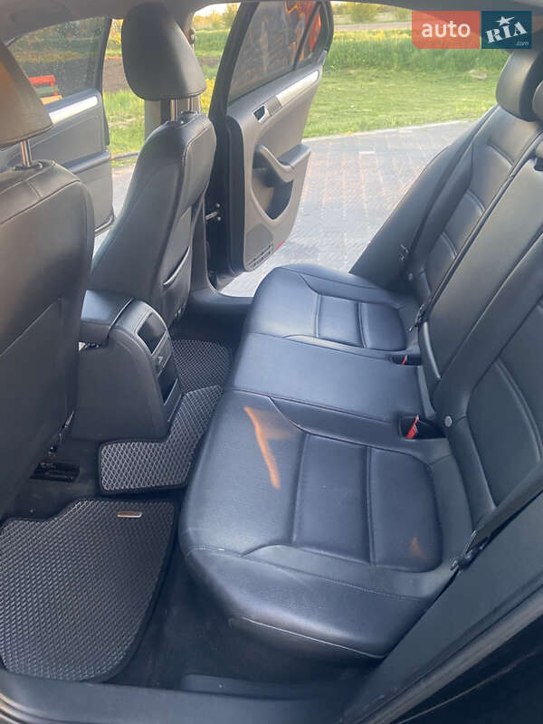 Седан Volkswagen Jetta 2016 в Буську