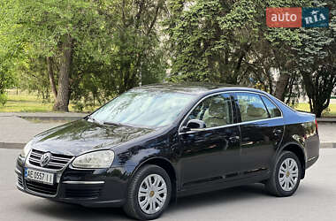 Седан Volkswagen Jetta 2005 в Днепре