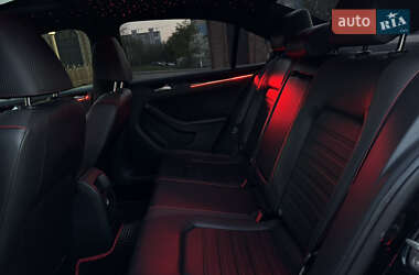 Седан Volkswagen Jetta 2014 в 
