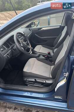 Седан Volkswagen Jetta 2016 в 