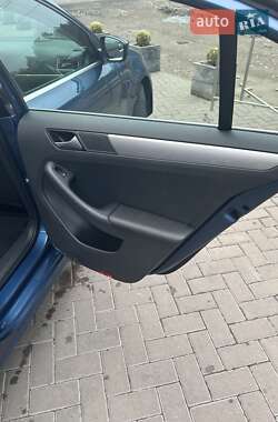 Седан Volkswagen Jetta 2016 в 