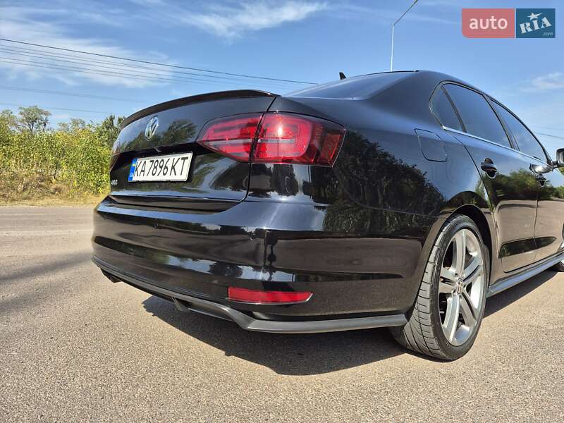 Седан Volkswagen Jetta 2017 в Киеве