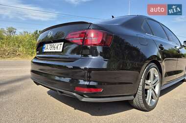 Седан Volkswagen Jetta 2017 в 