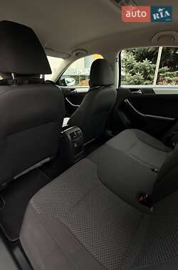 Седан Volkswagen Jetta 2013 в 