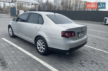 Седан Volkswagen Jetta 2010 в Миколаєві