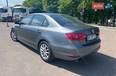 Седан Volkswagen Jetta 2013 в 