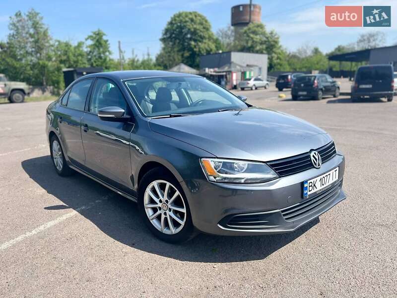Седан Volkswagen Jetta 2013 в 