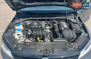 Седан Volkswagen Jetta 2013 в 