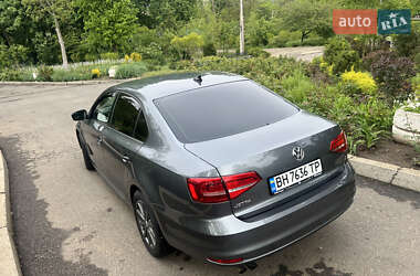 Седан Volkswagen Jetta 2015 в 
