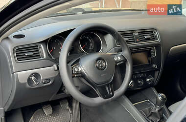 Седан Volkswagen Jetta 2017 в 