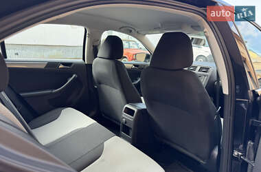 Седан Volkswagen Jetta 2017 в 