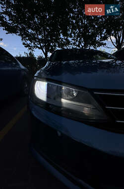 Седан Volkswagen Jetta 2015 в 