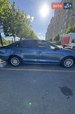 Седан Volkswagen Jetta 2015 в 