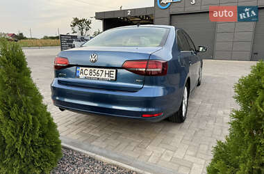Седан Volkswagen Jetta 2016 в 