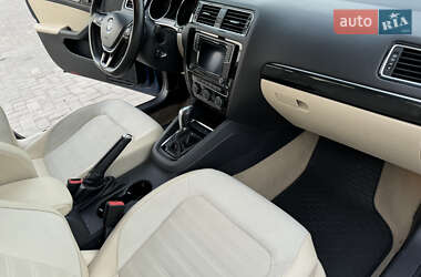 Седан Volkswagen Jetta 2016 в 