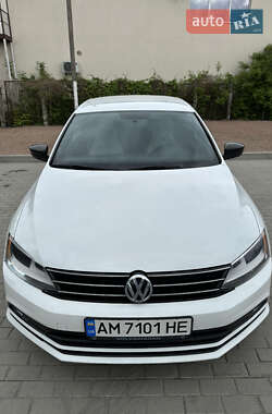 Седан Volkswagen Jetta 2015 в 