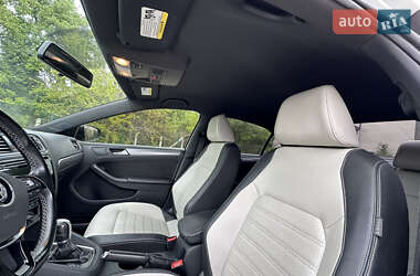 Седан Volkswagen Jetta 2015 в 