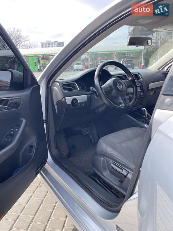 Седан Volkswagen Jetta 2012 в Кропивницком