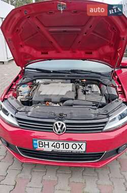 Седан Volkswagen Jetta 2012 в 