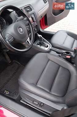 Седан Volkswagen Jetta 2012 в 