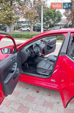Седан Volkswagen Jetta 2012 в 