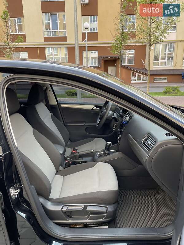 Седан Volkswagen Jetta 2016 в Киеве