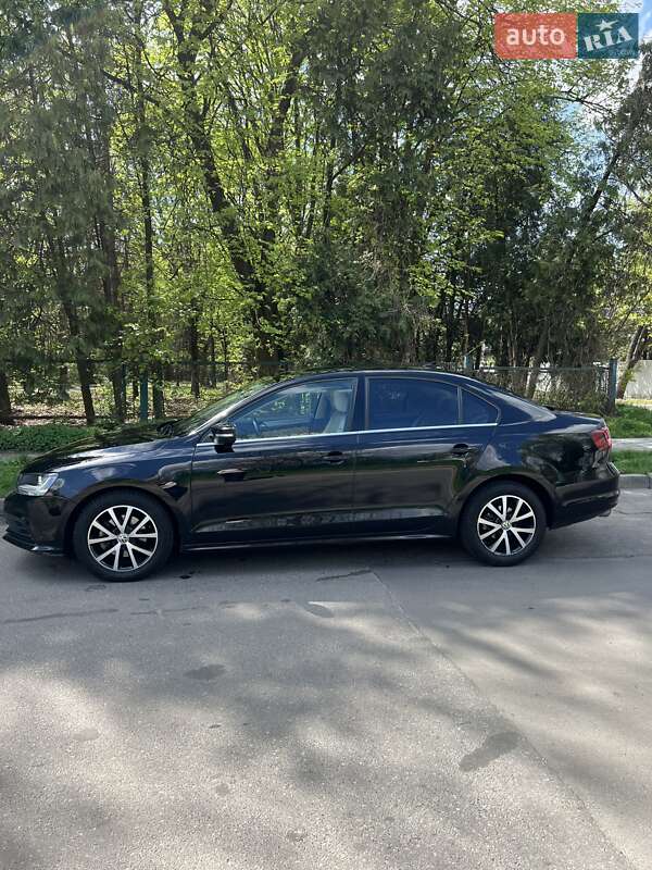 Седан Volkswagen Jetta 2017 в Львові