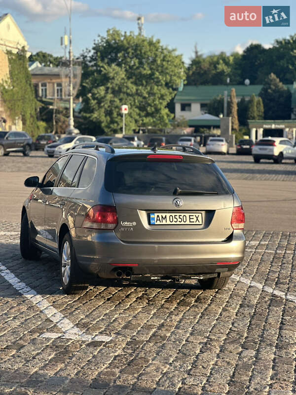 Універсал Volkswagen Jetta 2011 в Сумах