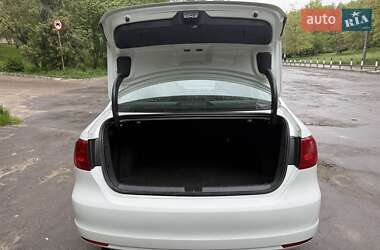 Седан Volkswagen Jetta 2014 в 