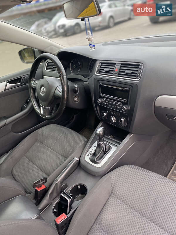 Седан Volkswagen Jetta 2013 в Запоріжжі