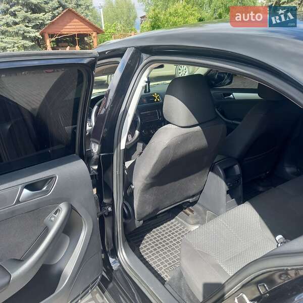 Седан Volkswagen Jetta 2012 в Борщеві