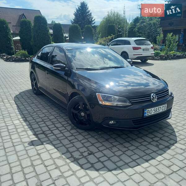 Седан Volkswagen Jetta 2012 в Борщеві