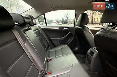 Седан Volkswagen Jetta 2015 в 