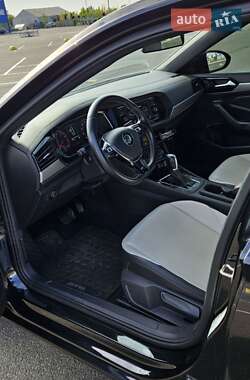 Седан Volkswagen Jetta 2018 в 