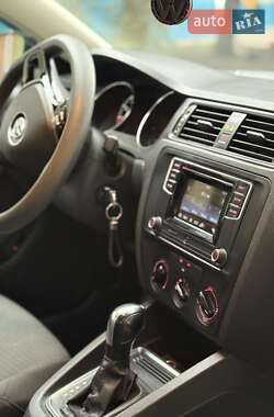 Седан Volkswagen Jetta 2016 в 