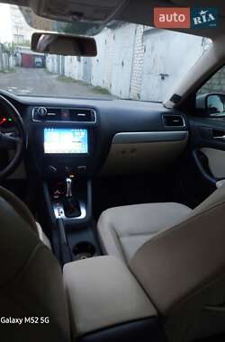 Седан Volkswagen Jetta 2012 в 